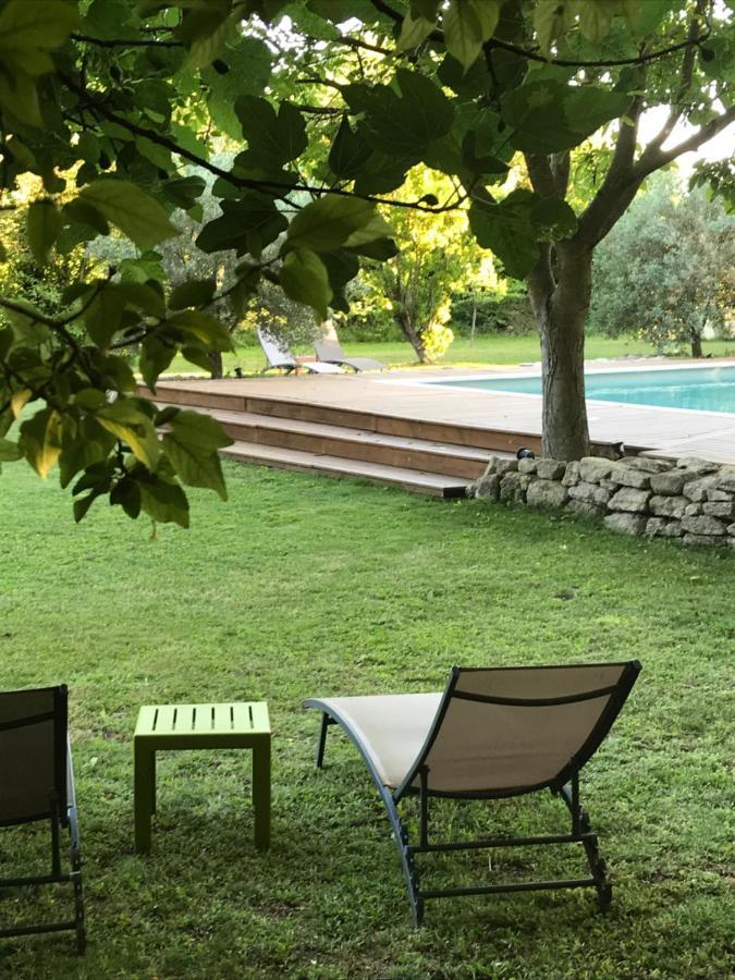 L'Atelier Des Coudelieres Bed & Breakfast Le Thor Exterior photo