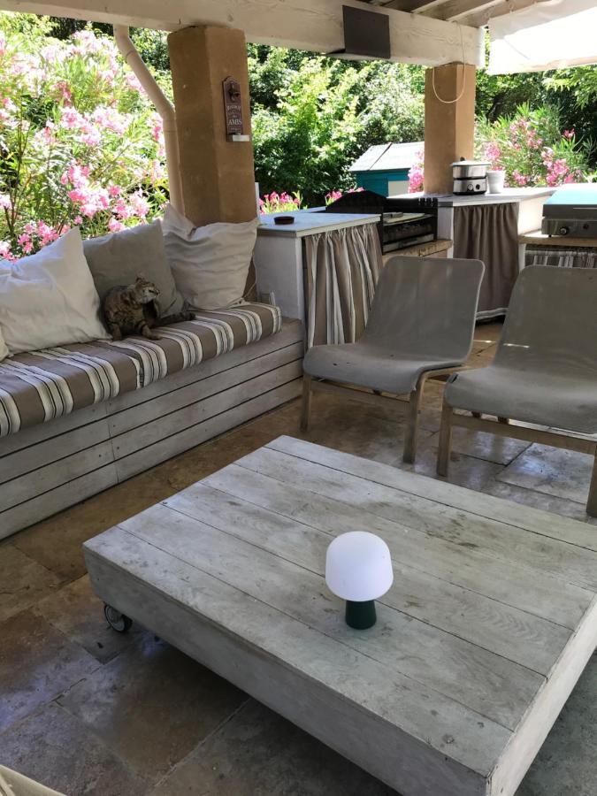 L'Atelier Des Coudelieres Bed & Breakfast Le Thor Exterior photo
