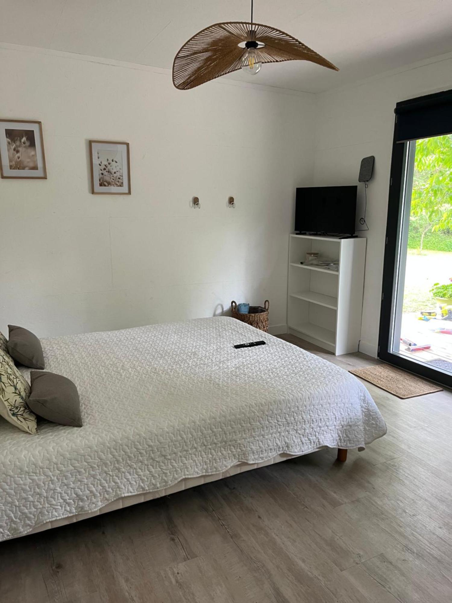 L'Atelier Des Coudelieres Bed & Breakfast Le Thor Exterior photo