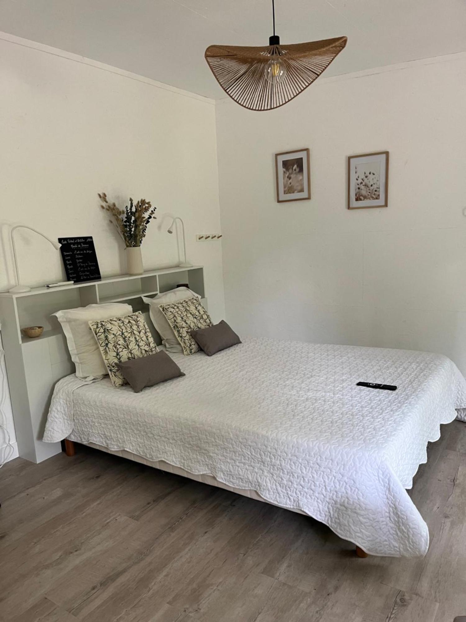 L'Atelier Des Coudelieres Bed & Breakfast Le Thor Exterior photo